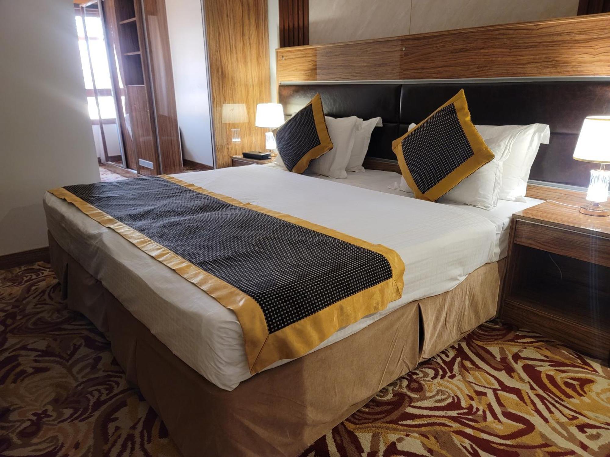 Golden Tulip Al Shakreen Medina Ngoại thất bức ảnh